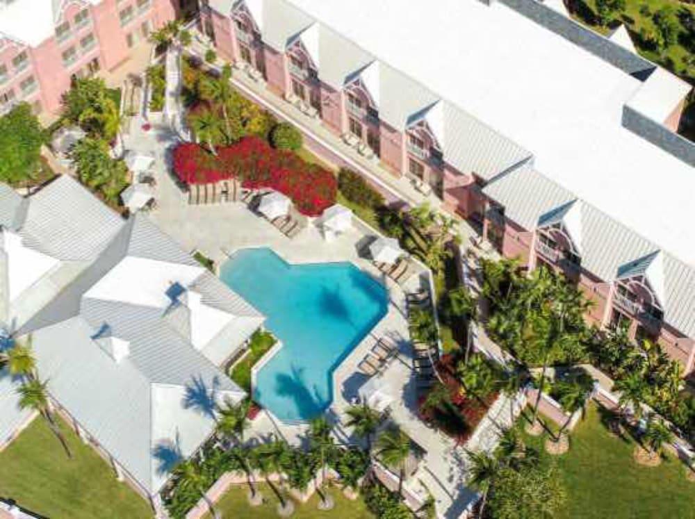 Comfort Suites Paradise Island Creek Village Exteriér fotografie