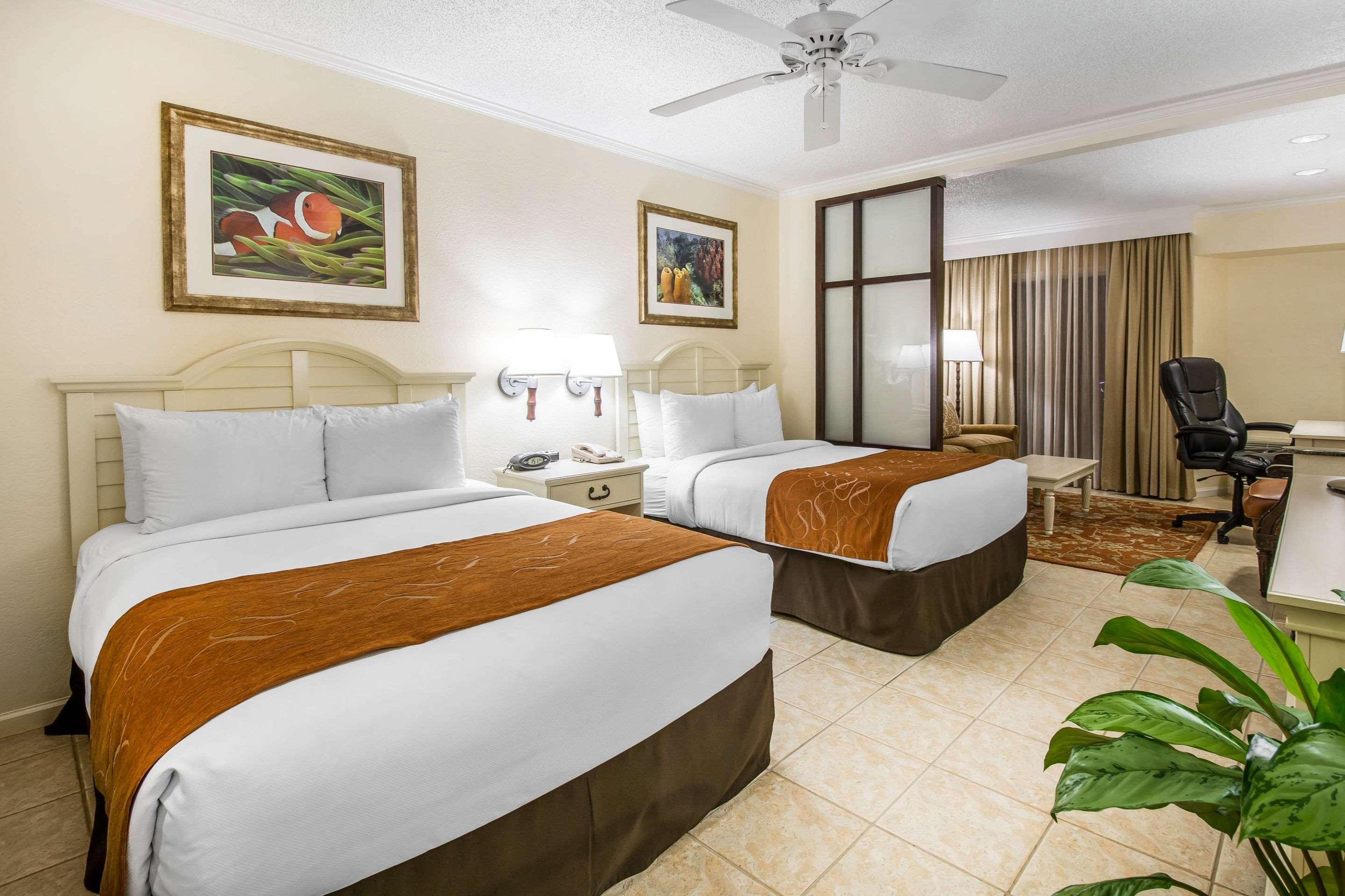 Comfort Suites Paradise Island Creek Village Exteriér fotografie