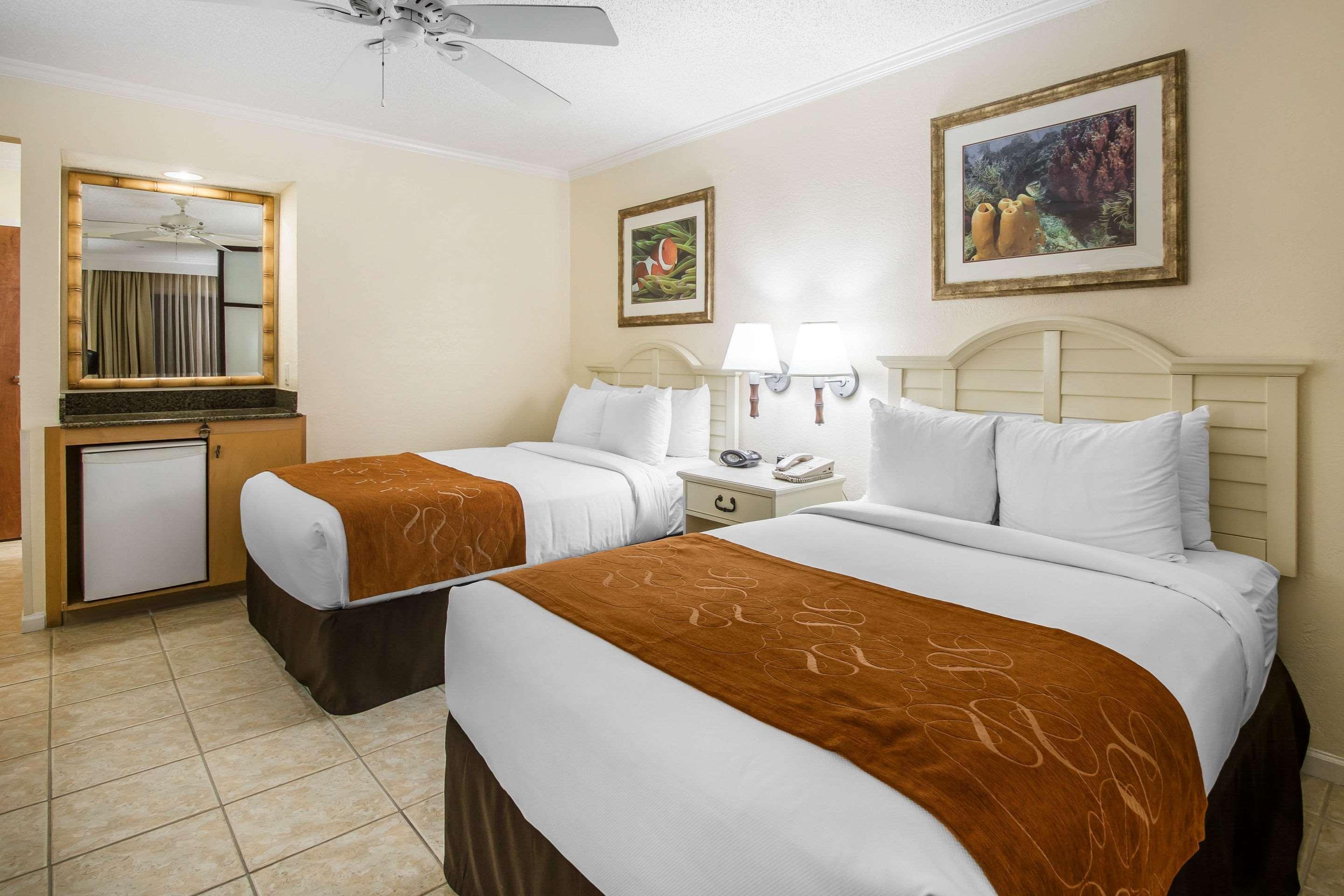 Comfort Suites Paradise Island Creek Village Exteriér fotografie