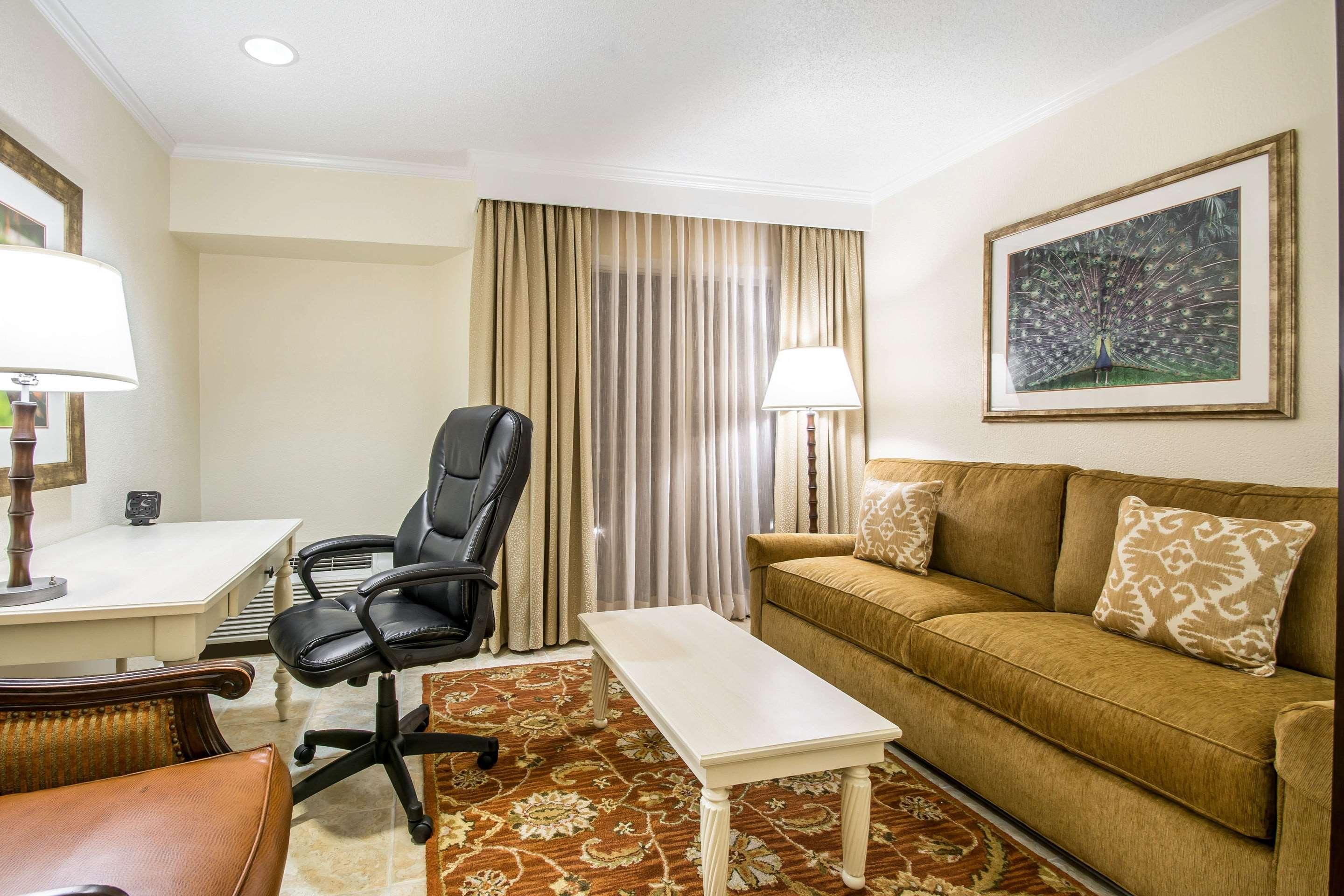 Comfort Suites Paradise Island Creek Village Exteriér fotografie