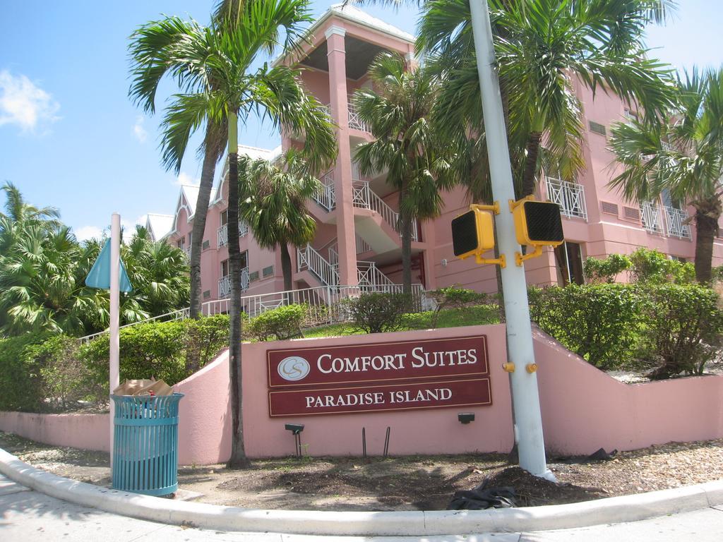 Comfort Suites Paradise Island Creek Village Exteriér fotografie
