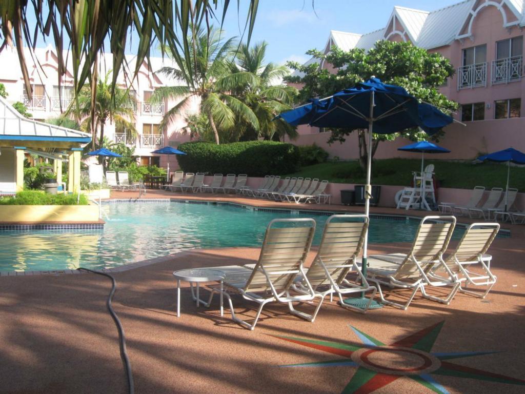 Comfort Suites Paradise Island Creek Village Exteriér fotografie