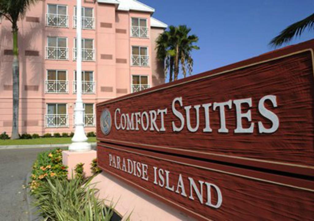 Comfort Suites Paradise Island Creek Village Exteriér fotografie