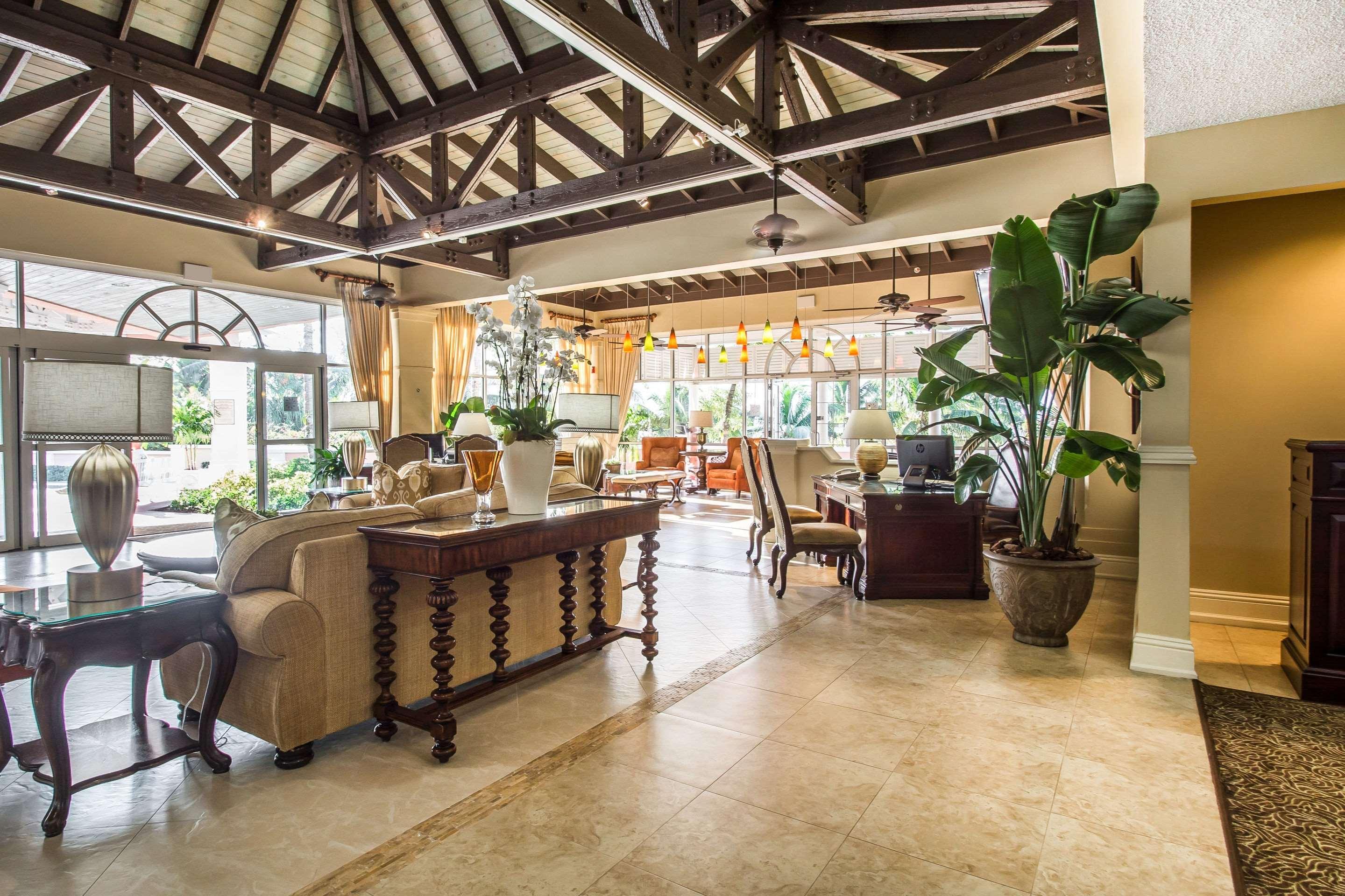 Comfort Suites Paradise Island Creek Village Exteriér fotografie