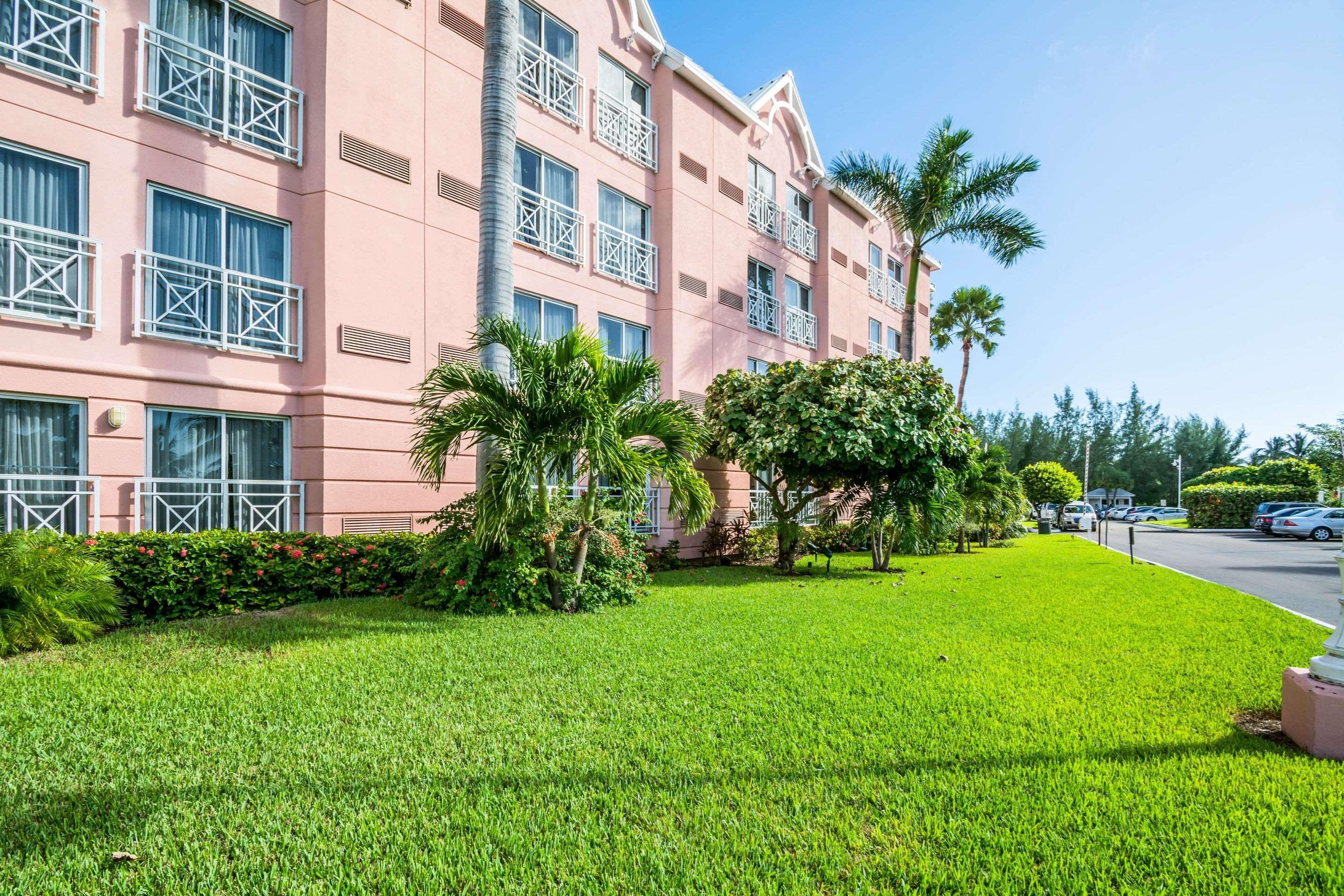 Comfort Suites Paradise Island Creek Village Exteriér fotografie
