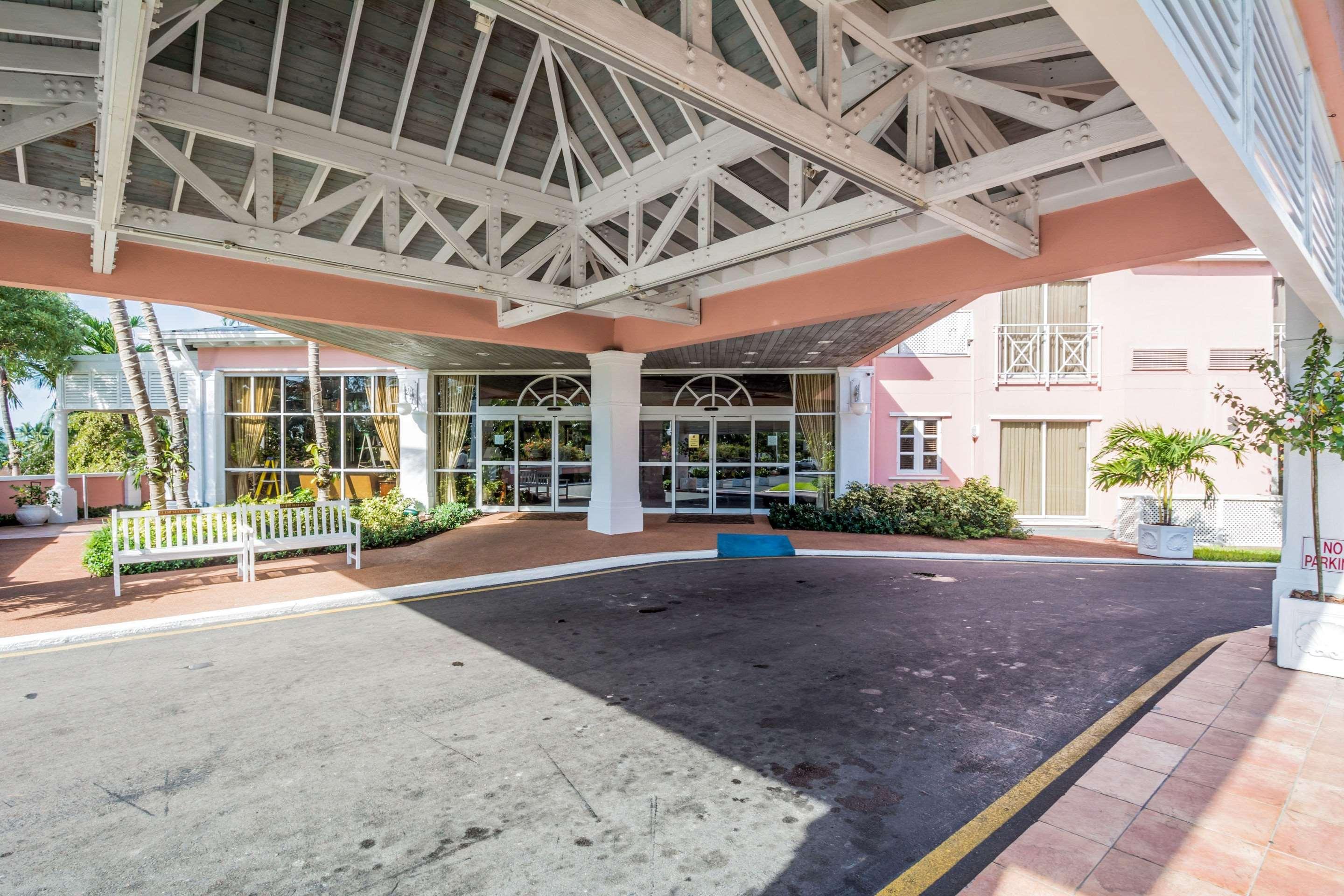 Comfort Suites Paradise Island Creek Village Exteriér fotografie